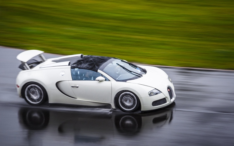 Bugatti Veyron by Anže Mulec