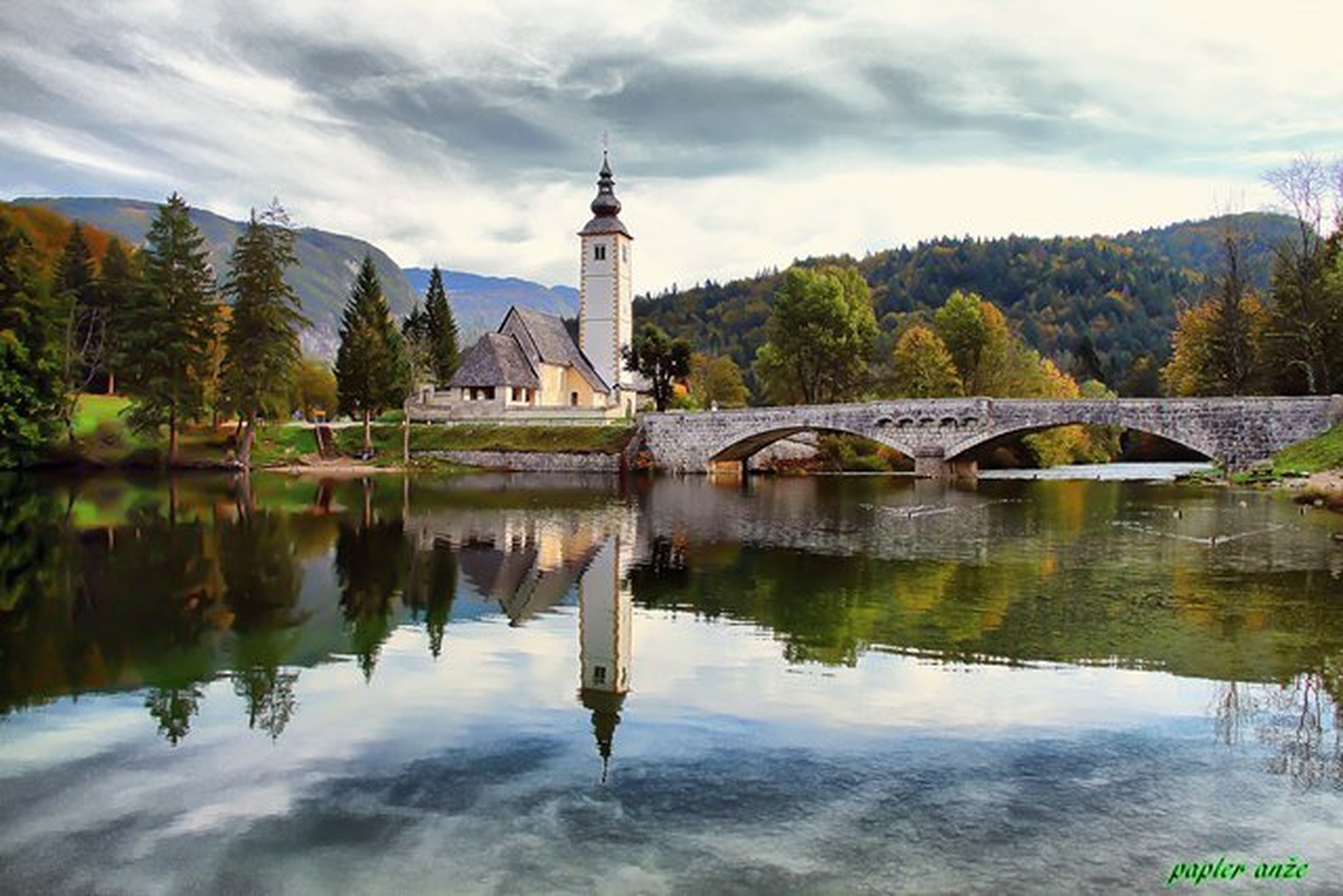 bohinjsko jezero by anže papler