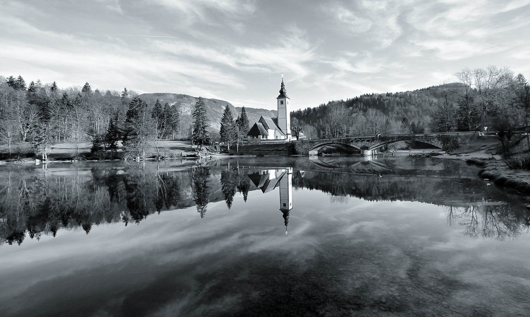 BW ogledalo by anže papler