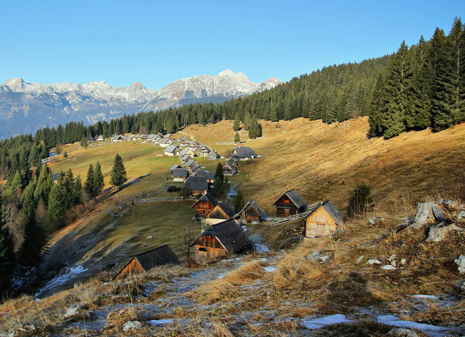 Pod gorami by anže papler