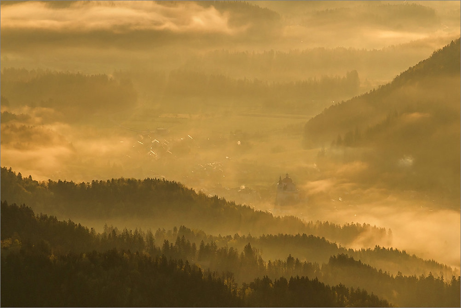 Gornjegrajska pravljica by Piotr Skrzypiec