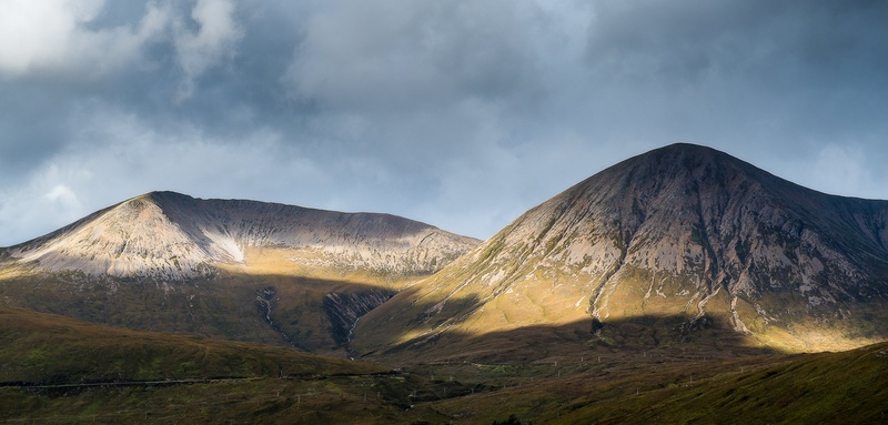 Sončni žarki nad goro Glamaig by Aljaz Vidmar