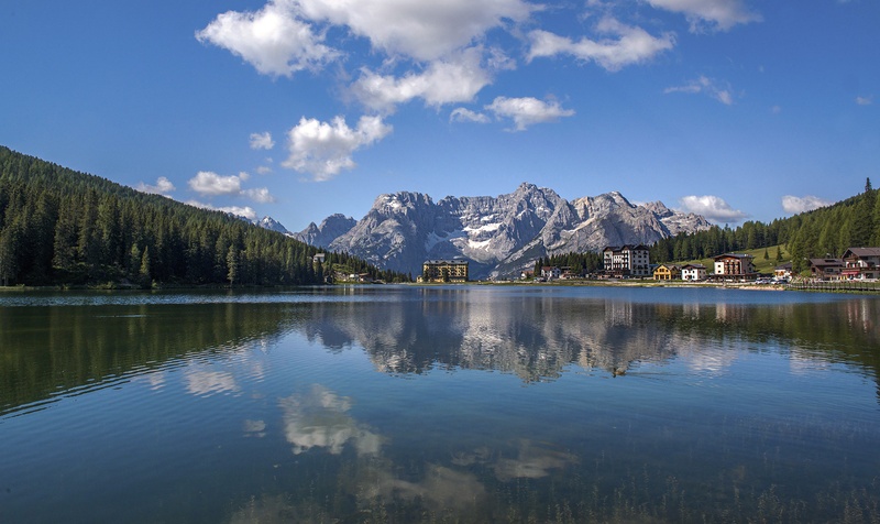 Lago di Misurina - Dolomiti. by Miro Ažman