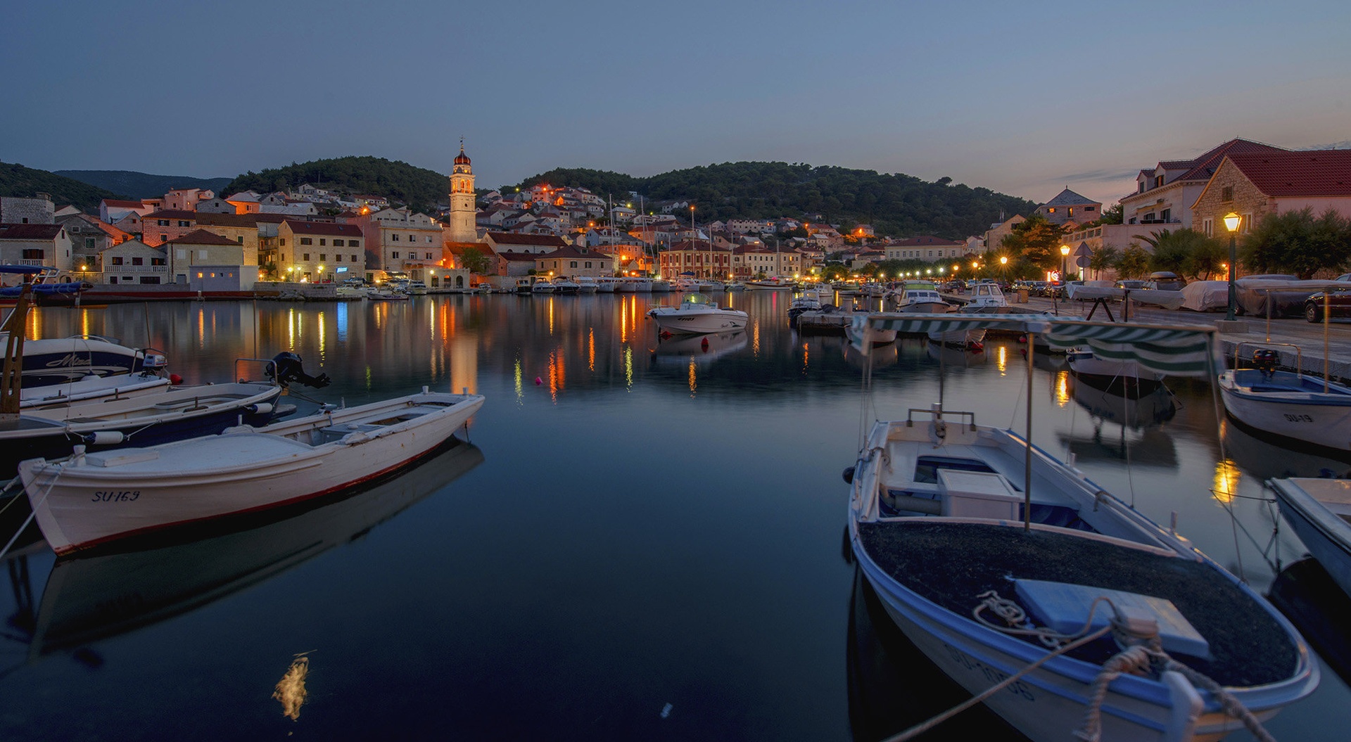 Pučišće na otoku Brač by Miro Ažman