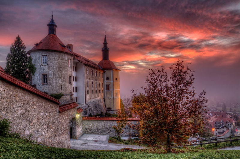 Škofjeloški grad by Aleš Frelih