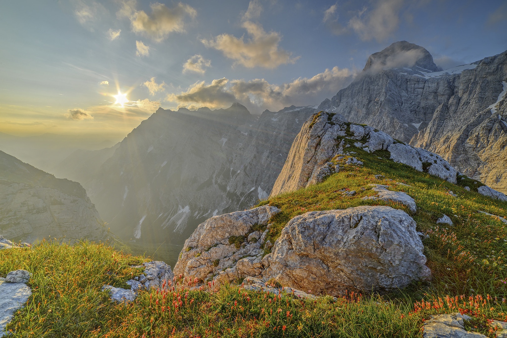 Triglav nad dolino Vrat by Aleš Frelih