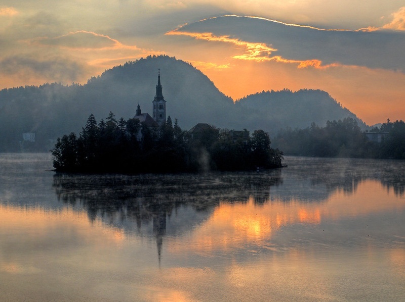 Jesensko jutro by Peter Cvenkelj