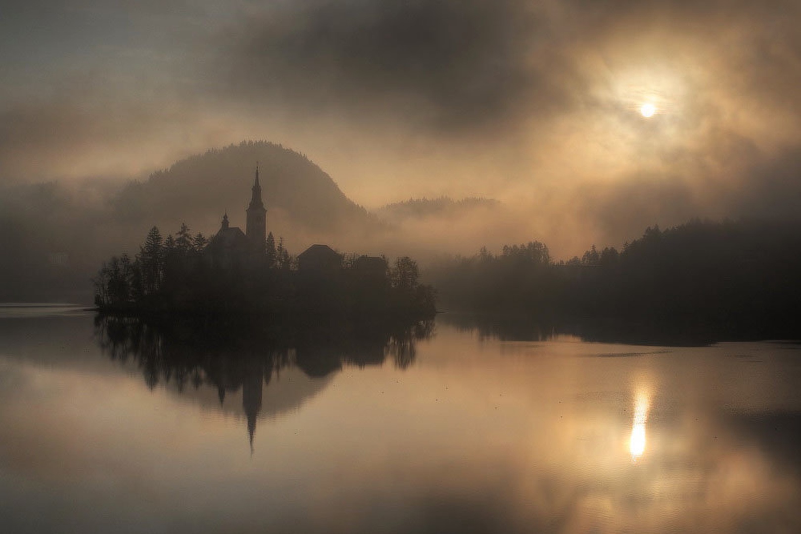 Jesensko jutro by Peter Cvenkelj