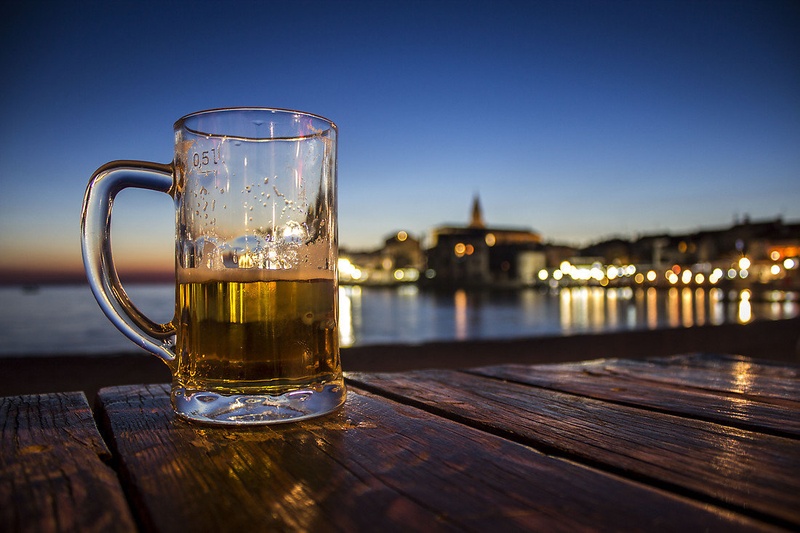 osvežujoče pivo by Roman Rus