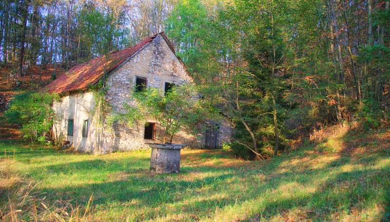 Stara domačija by Dejan Ipavec