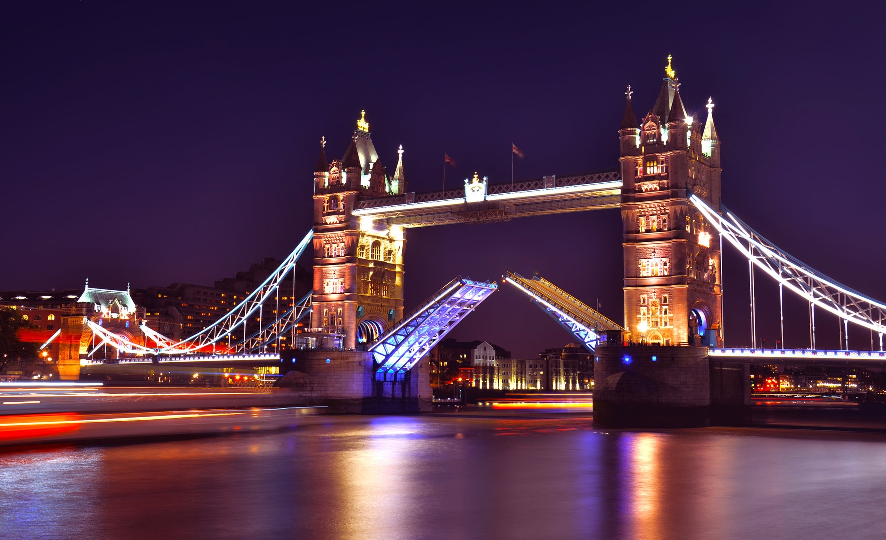 Tower Bridge by Igor Jerman