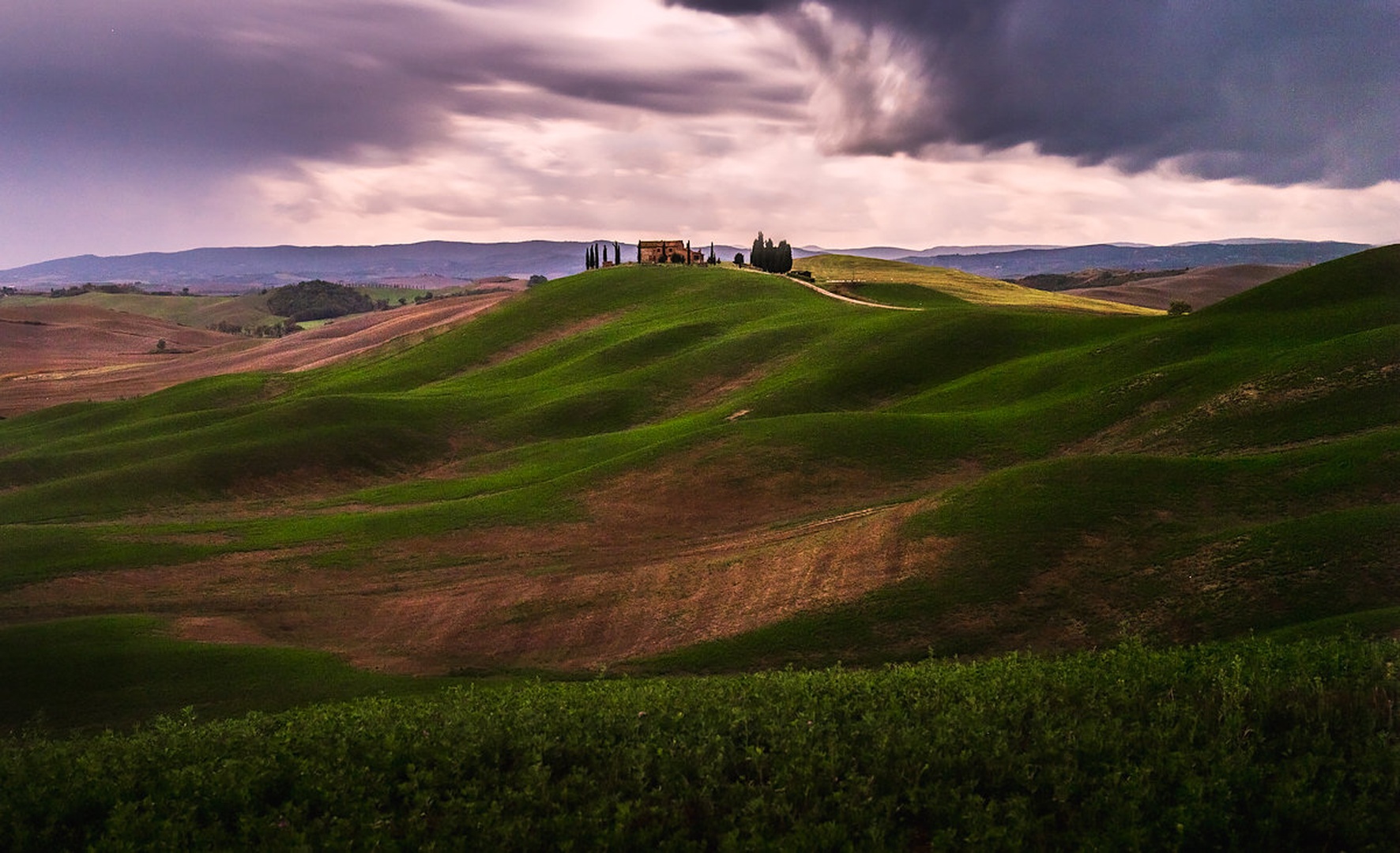 Green hills by Danijel Turnšek