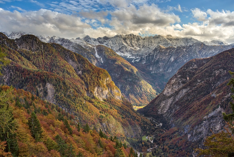 Pogled z Vršiča v Trento by Žiga Čamernik