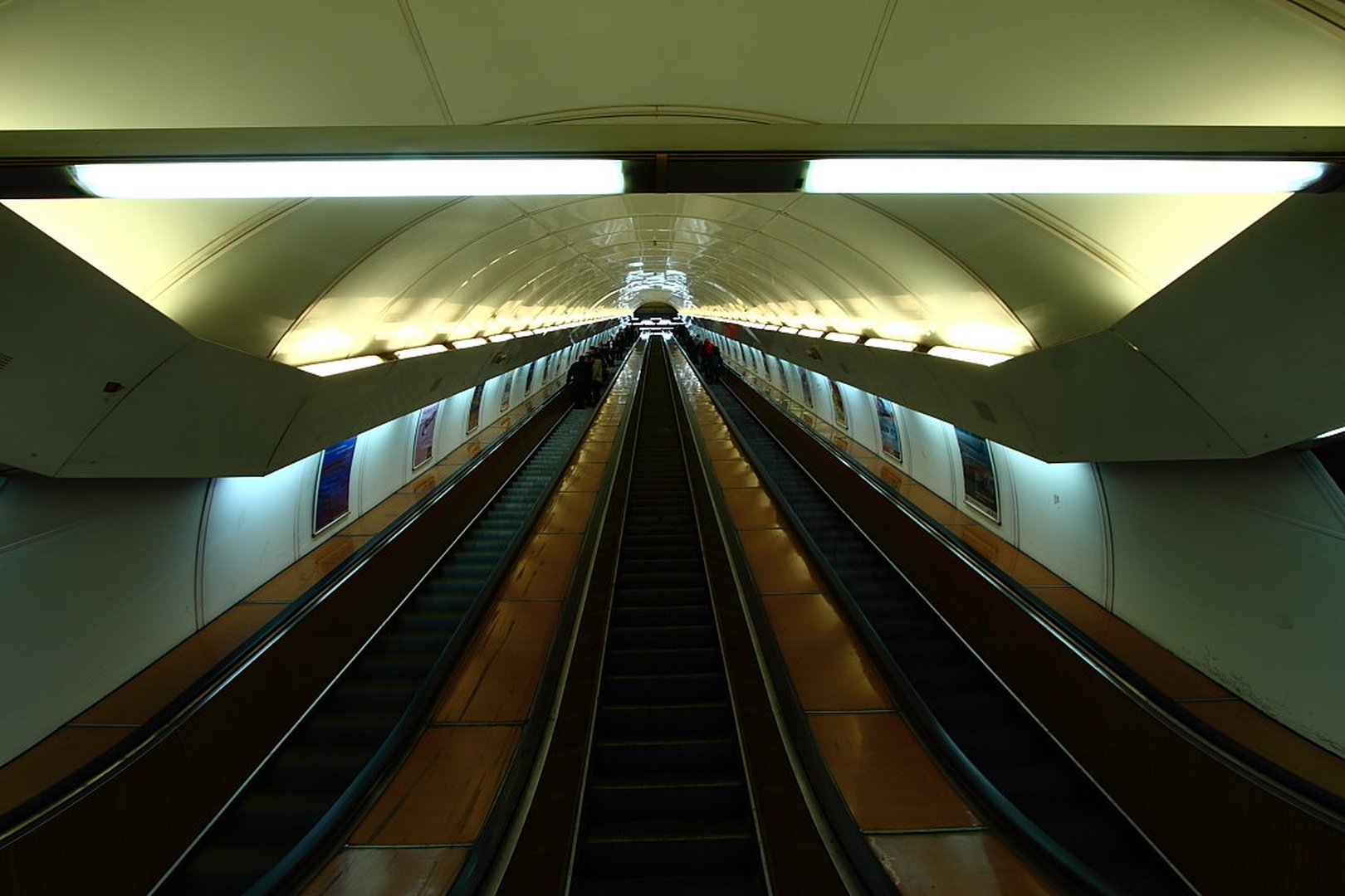 Metro by sebastjan čebular
