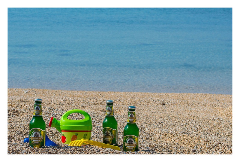 Punce in punčka na plaži... by Nancy