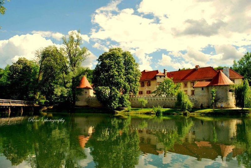 Grad Otočec by Rene Dopler