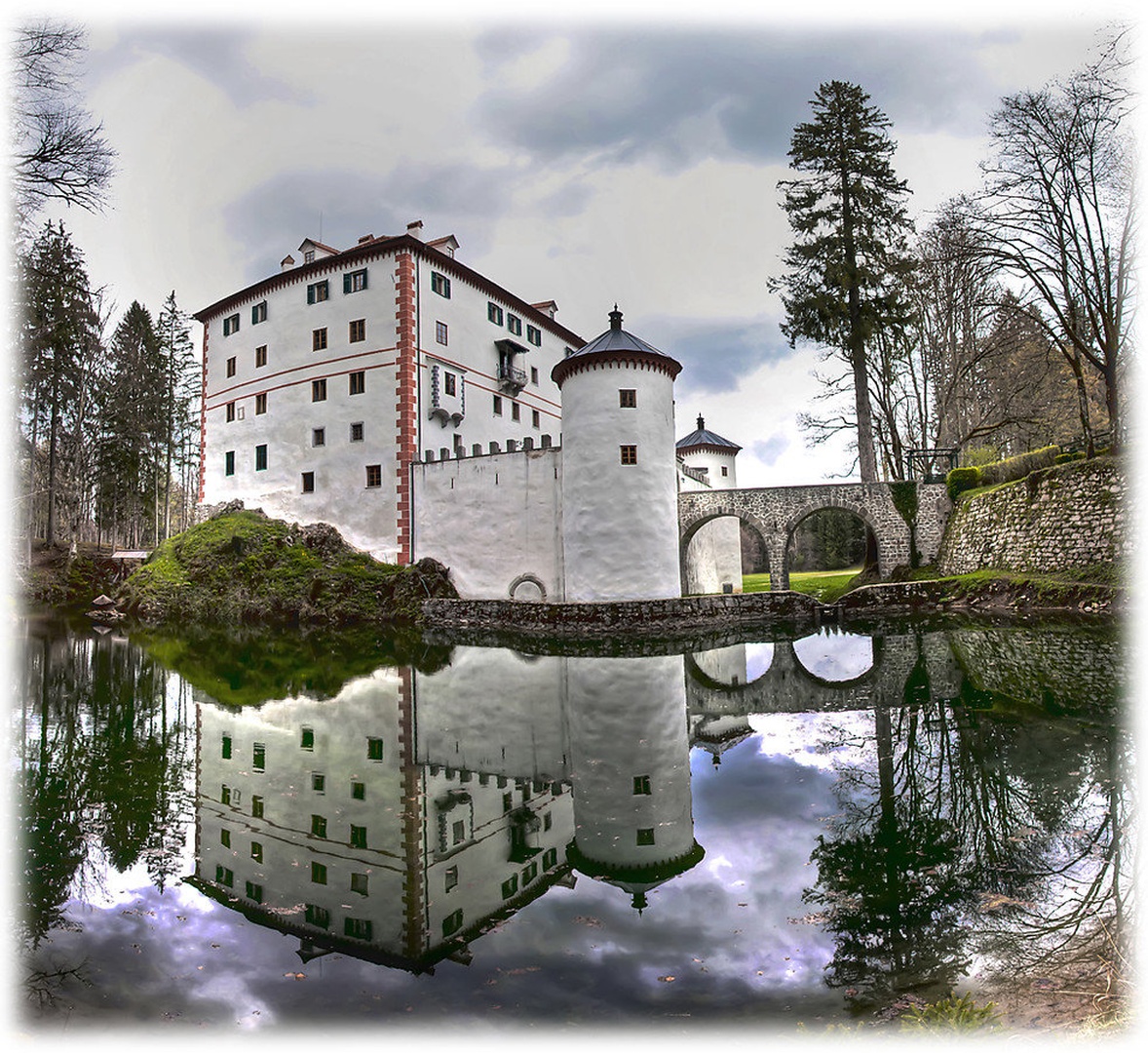 Grad Snežnik by