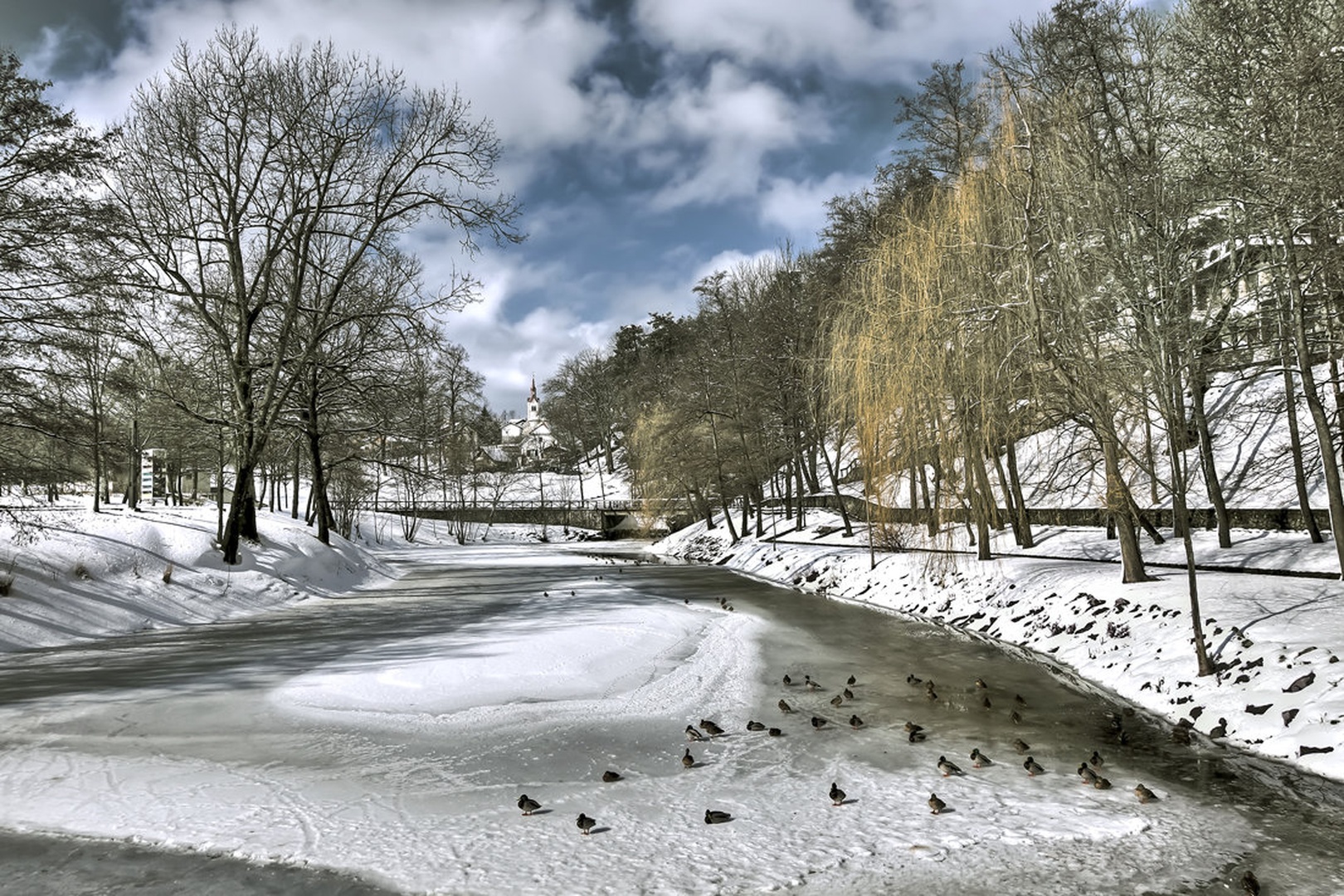 Zamrznjena reka by