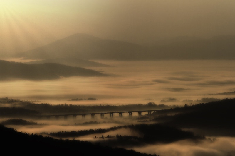 Fotograf v lepi naši, most v ljepi njihovi by Matej Kapš