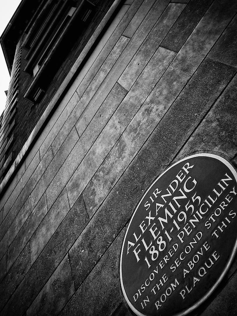 London by Vladko Radmenovic