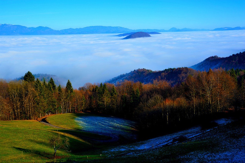 morje smoga nad Ljubljano by jadran tomsic