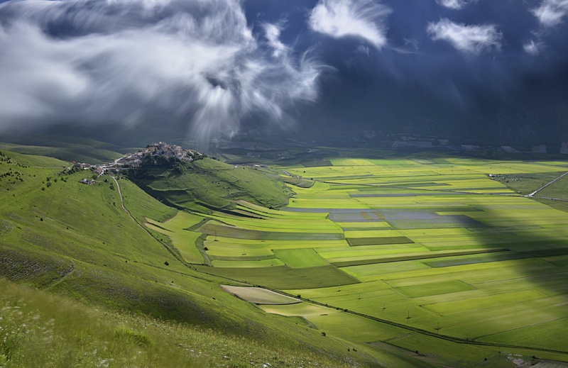 Castelluccio di Norcia by Grega Gobovc