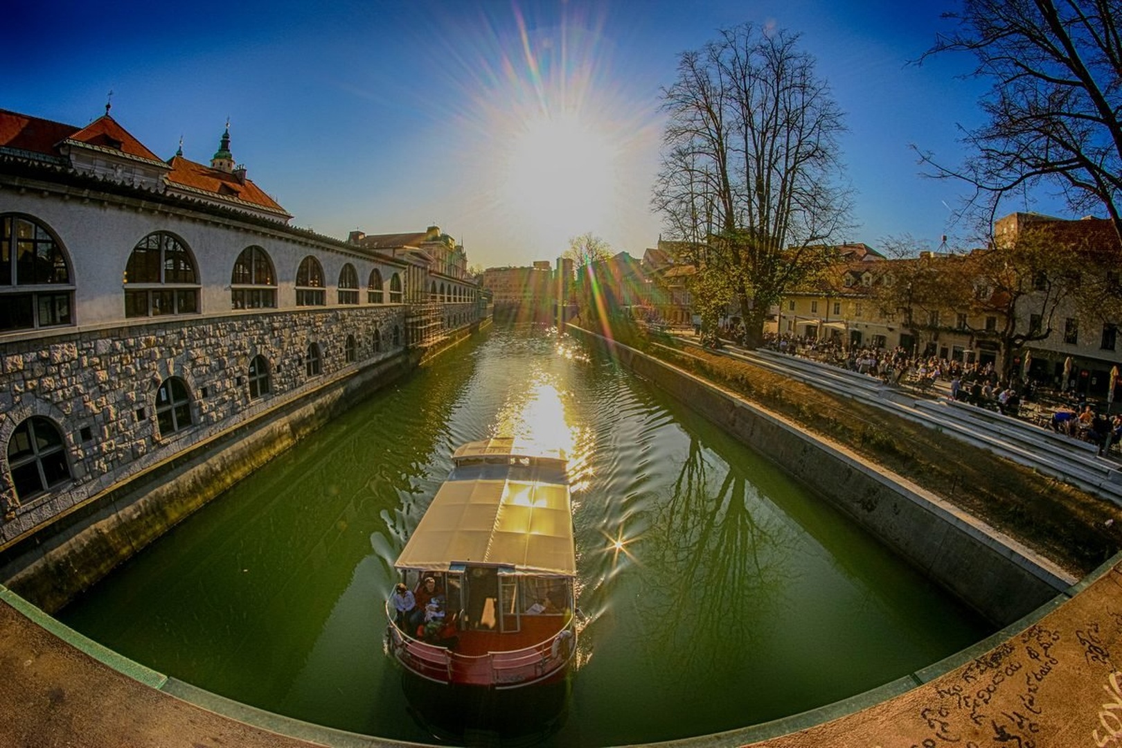 Sredi mesta...Ljubljanica by Jani Matko