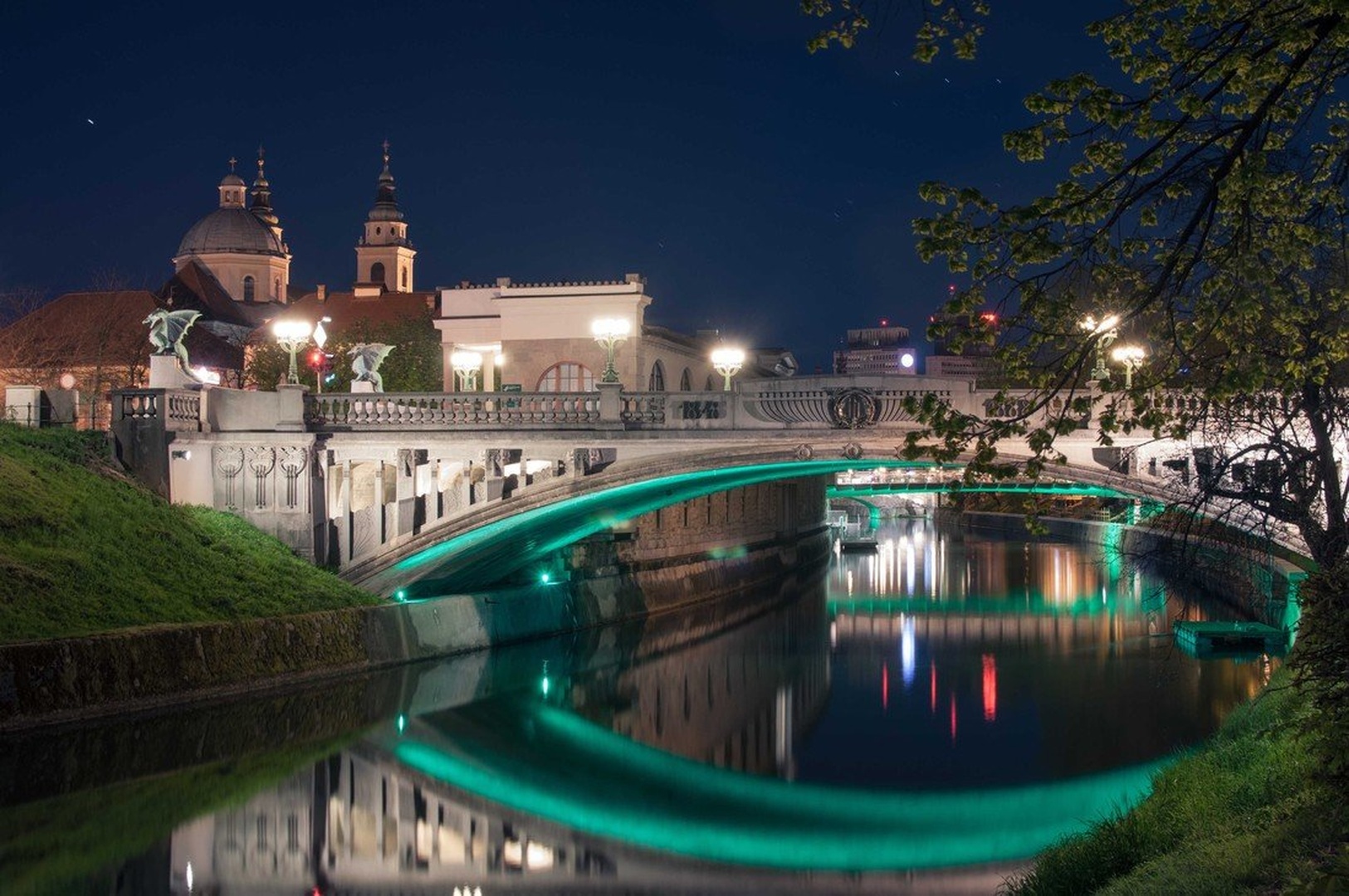 Zmajski most izpod falafla :) by Matej Pogačnik