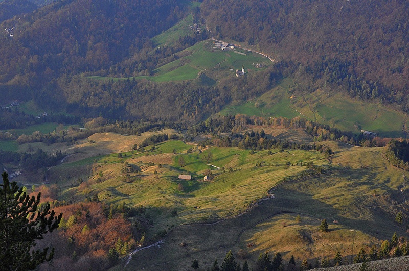 Pogled s hriba by Jože