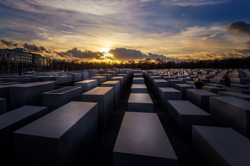 Over the memorial by Sups