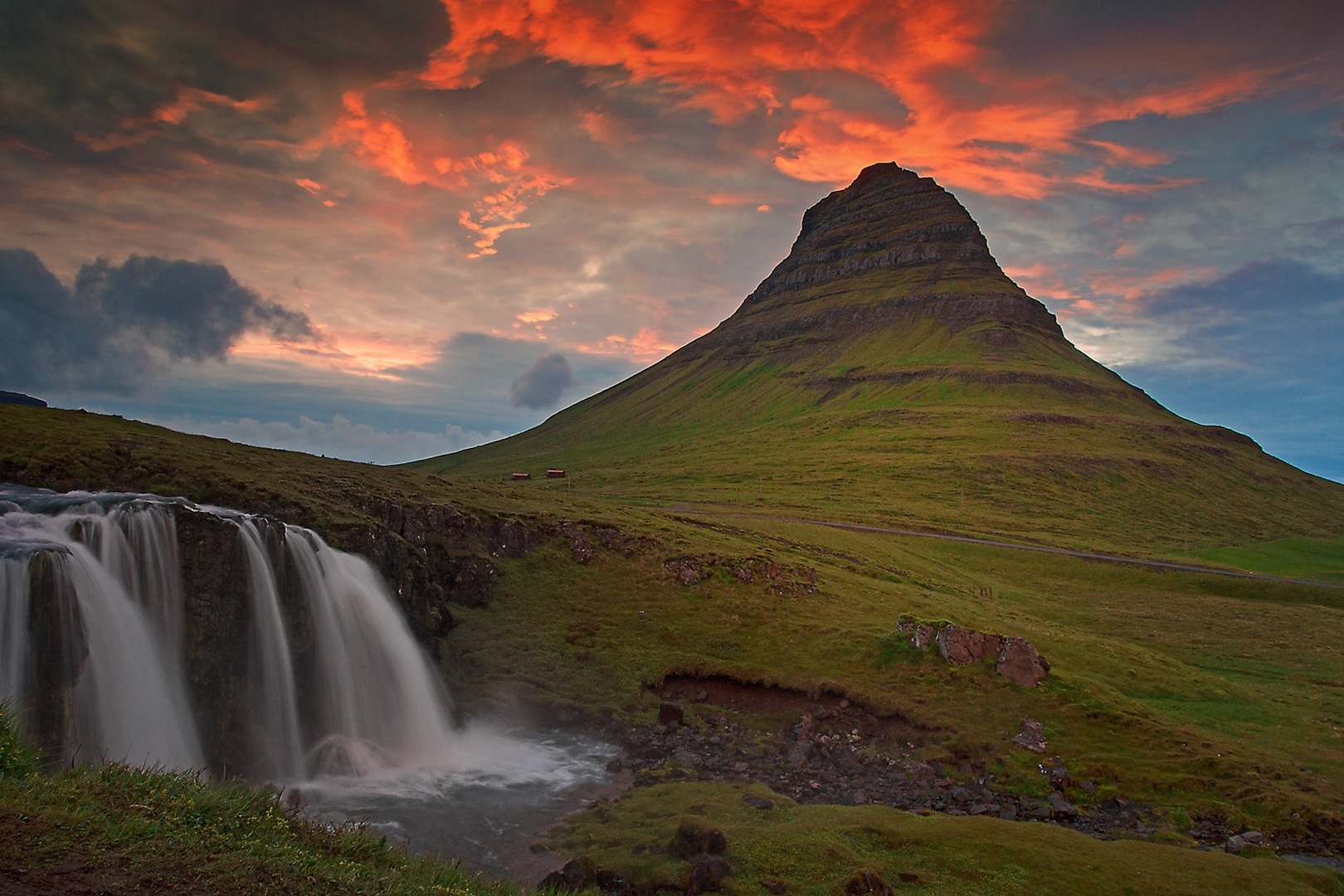 Gora Kirkjufell in slap Kirkjufellsfoss by tanja likeb