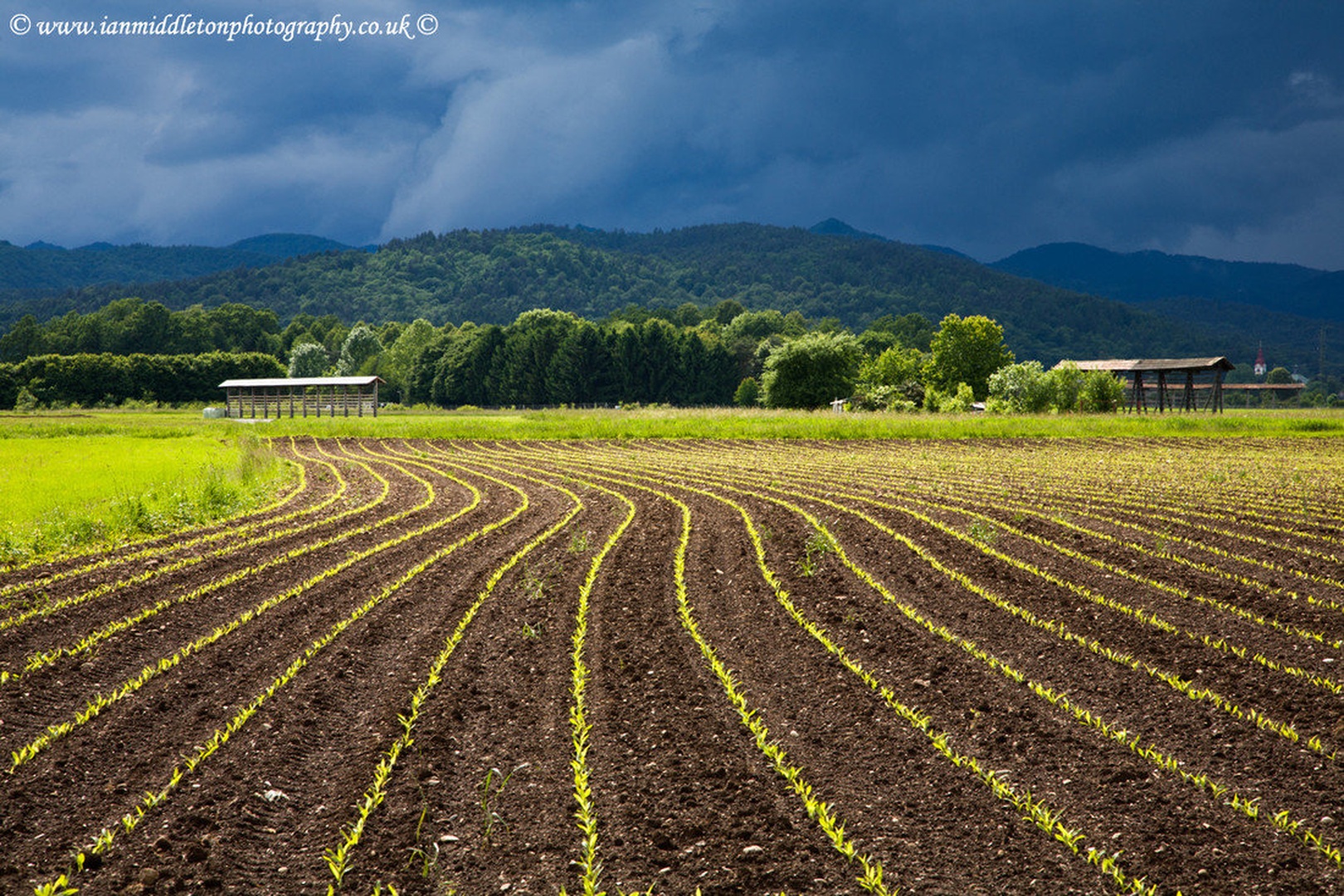 Approaching storm by Ian Middleton