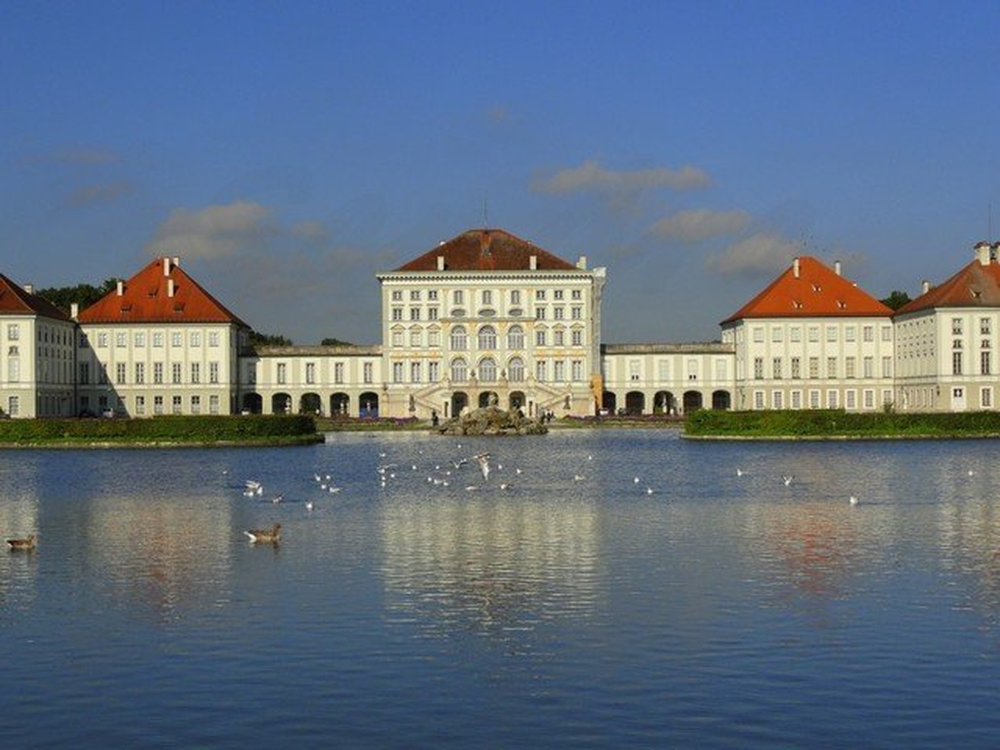 Schloss Nymphenburg in München by SandraCh