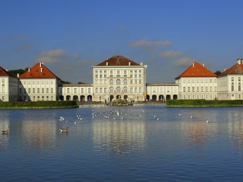 Schloss Nymphenburg in München by SandraCh