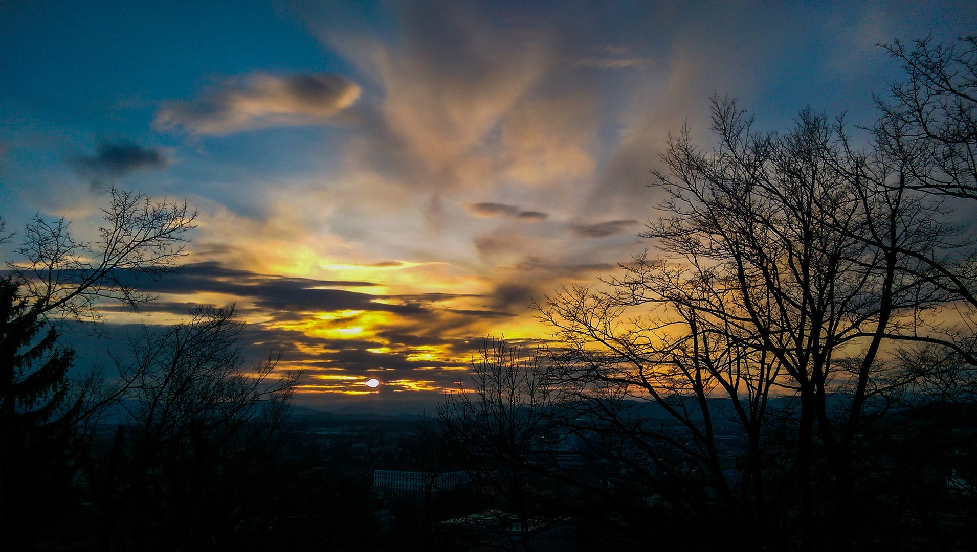 sonce med oblaki by Gregor M.
