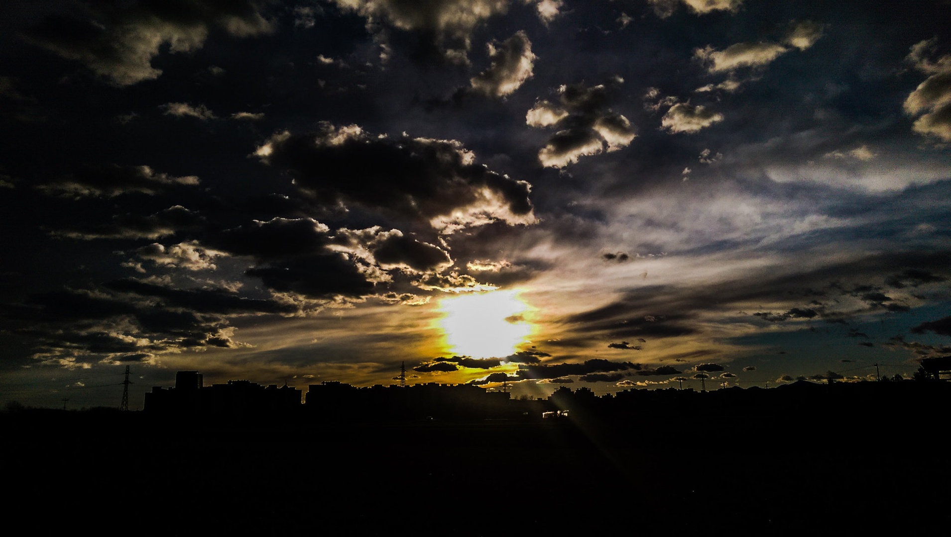 sonce med oblaki by Gregor M.