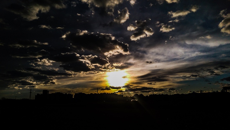 sonce med oblaki by Gregor M.