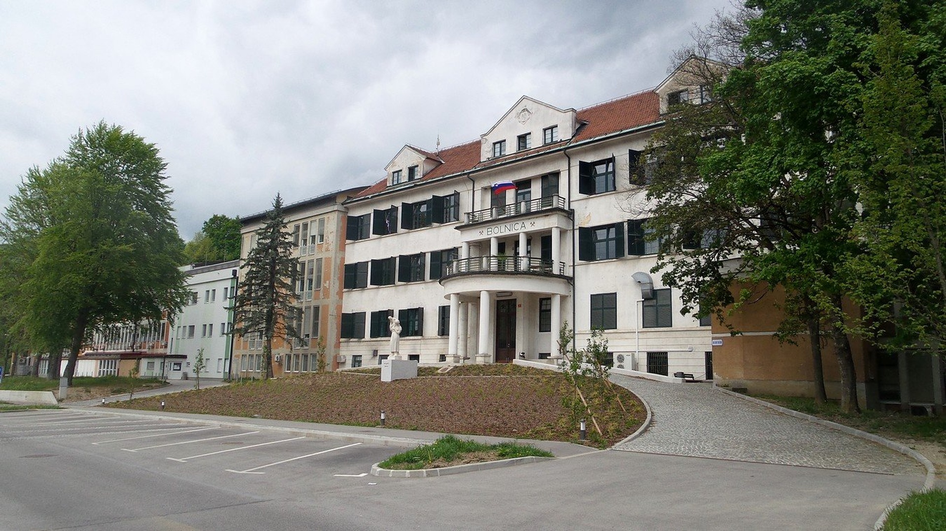 Rudniška bolnica v Trbovljah by Ivan Bukovšek