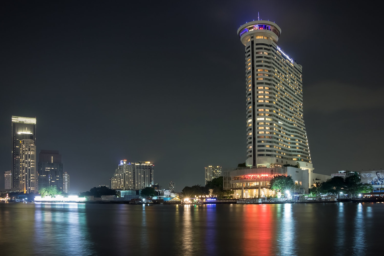Millennium Hilton Bangkok Hotel by Tomaž K.