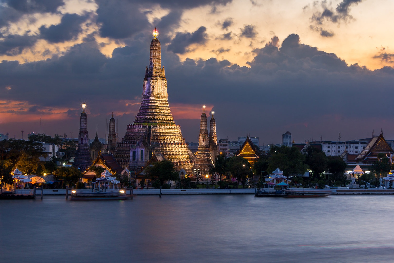 Wat Arun, Bangkok by Tomaž K.