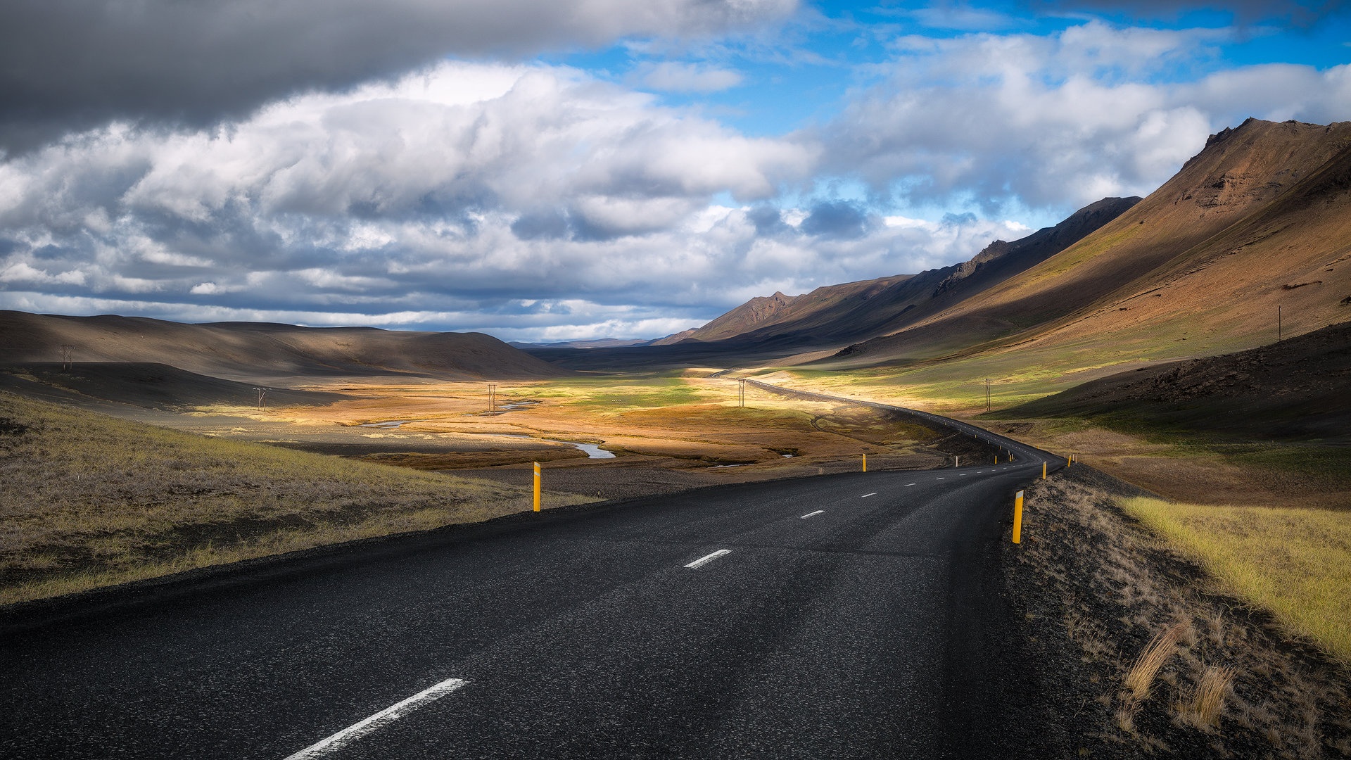 Iceland roads by Tomaž K.