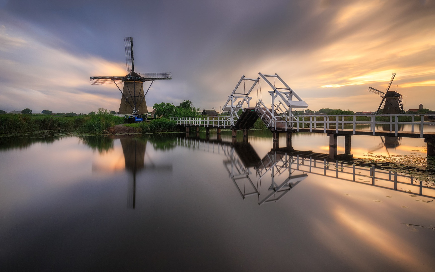Exploring Kinderdijk by Tomaž K.