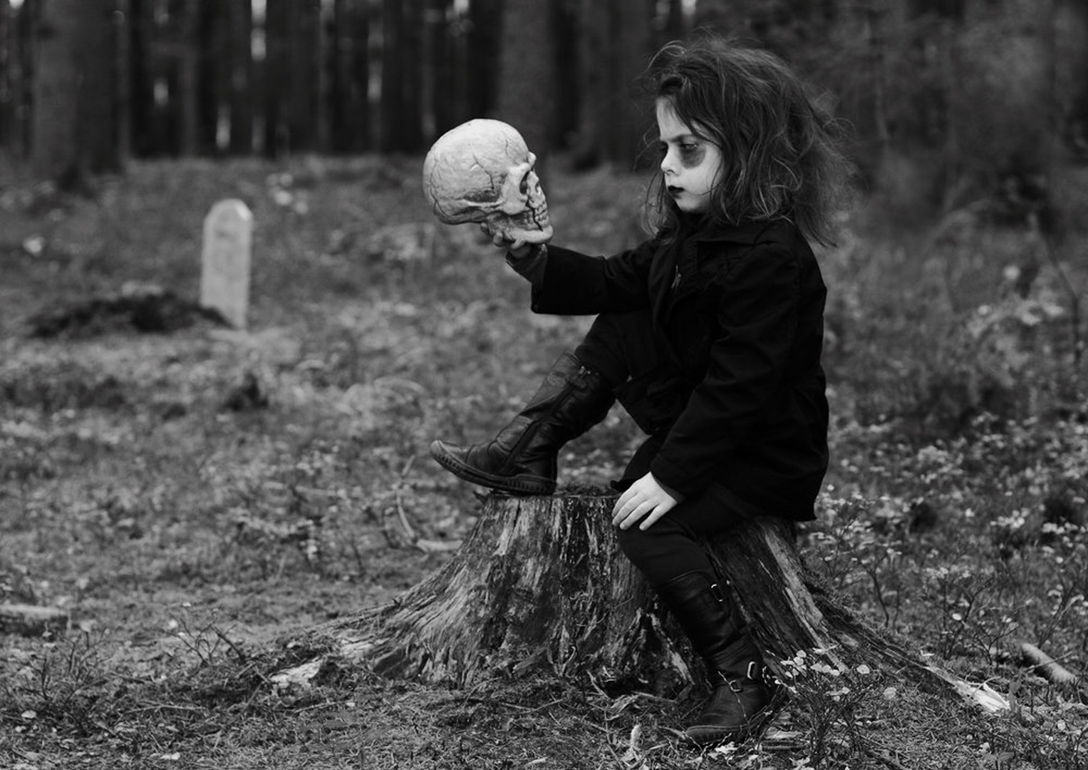 Girl With The Skull by Elvis Karahmetovič