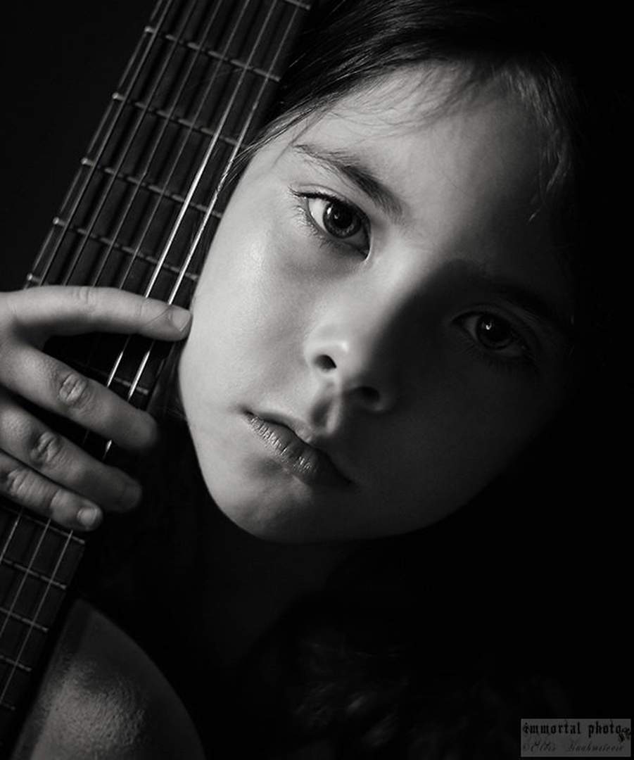 Strings by Elvis Karahmetovič