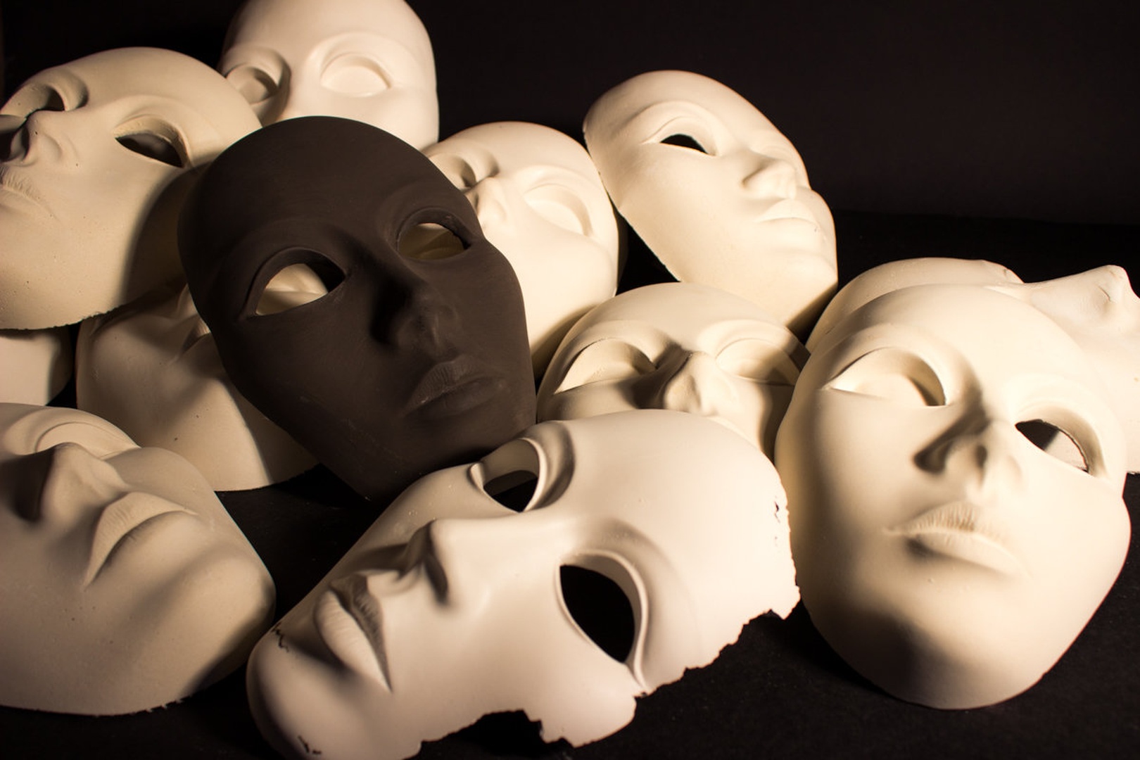 Maske by Georg Fugina