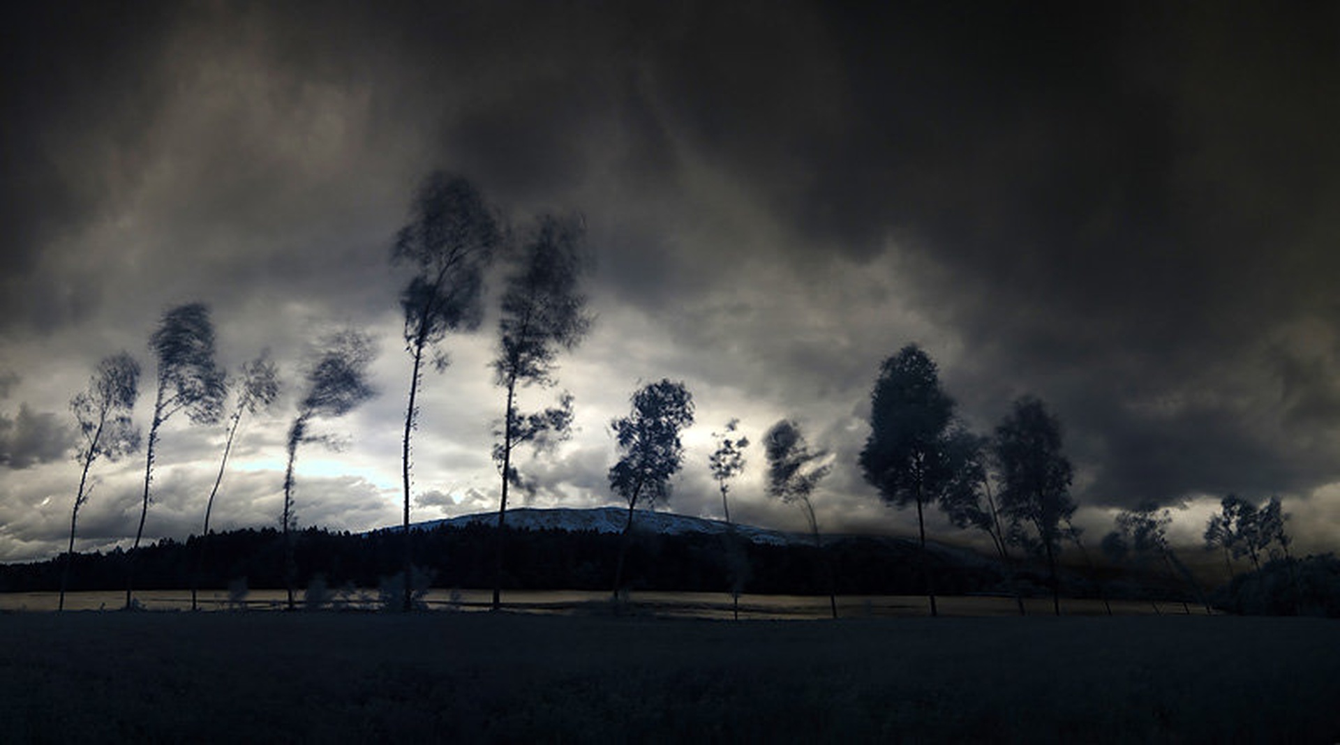 Storm incoming by Aleš Gjerkeš