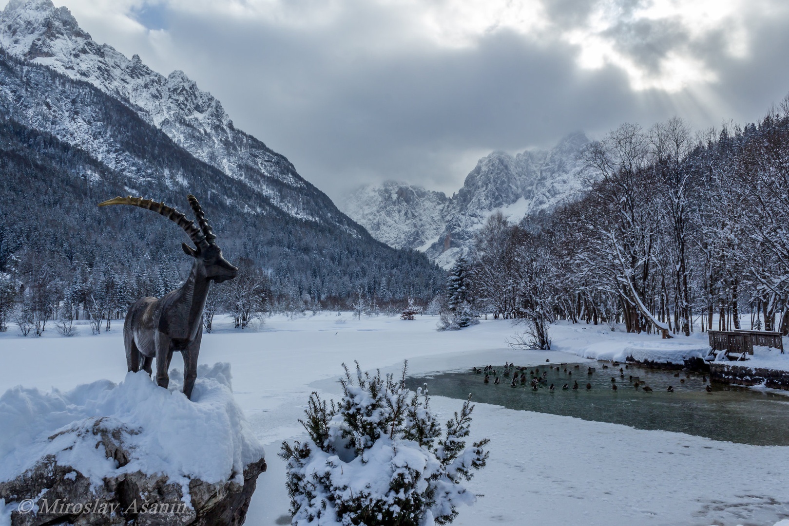 jezero jasna by Miroslav Ašanin