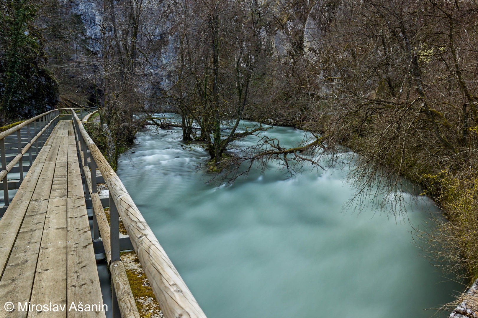 river flow by Miroslav Ašanin