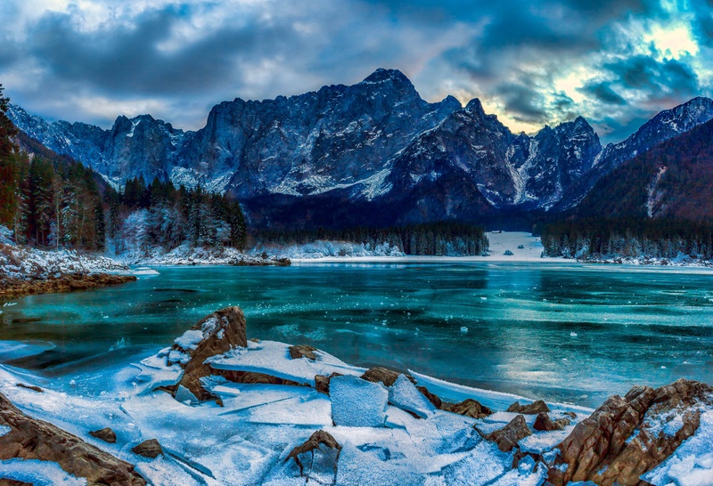 Frozen lake by Miroslav Ašanin