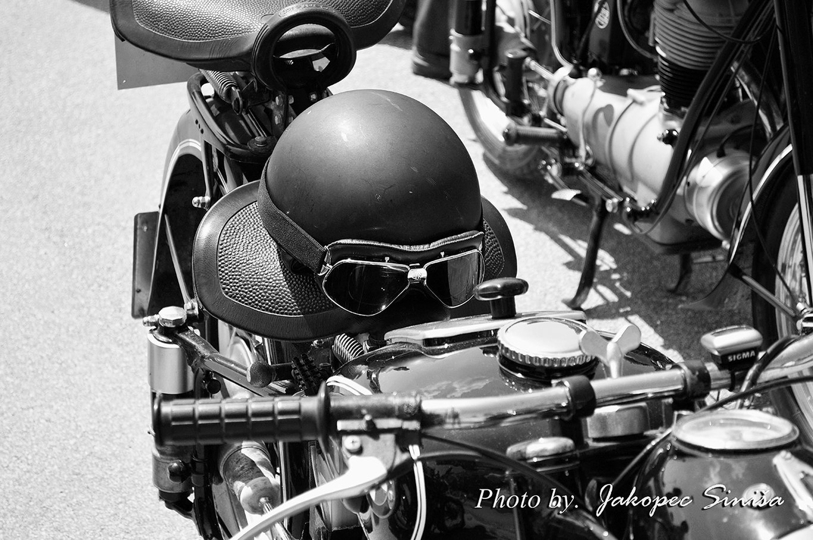 The old motorbike by Siniša Jakopec